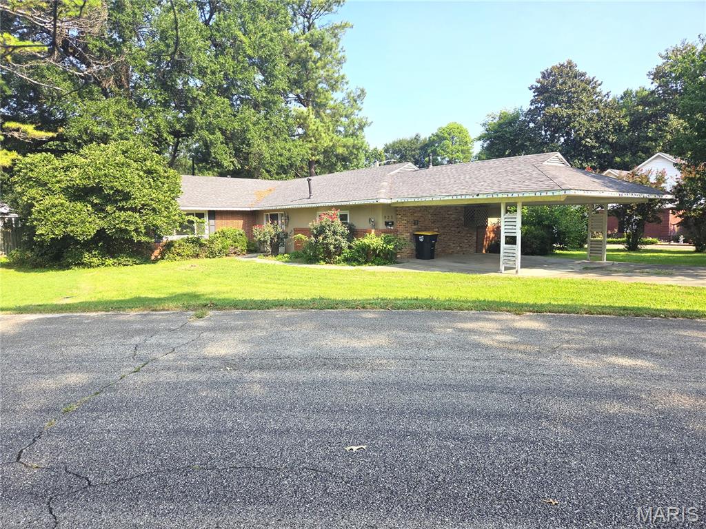 925 Brown Lane Property Photo 1