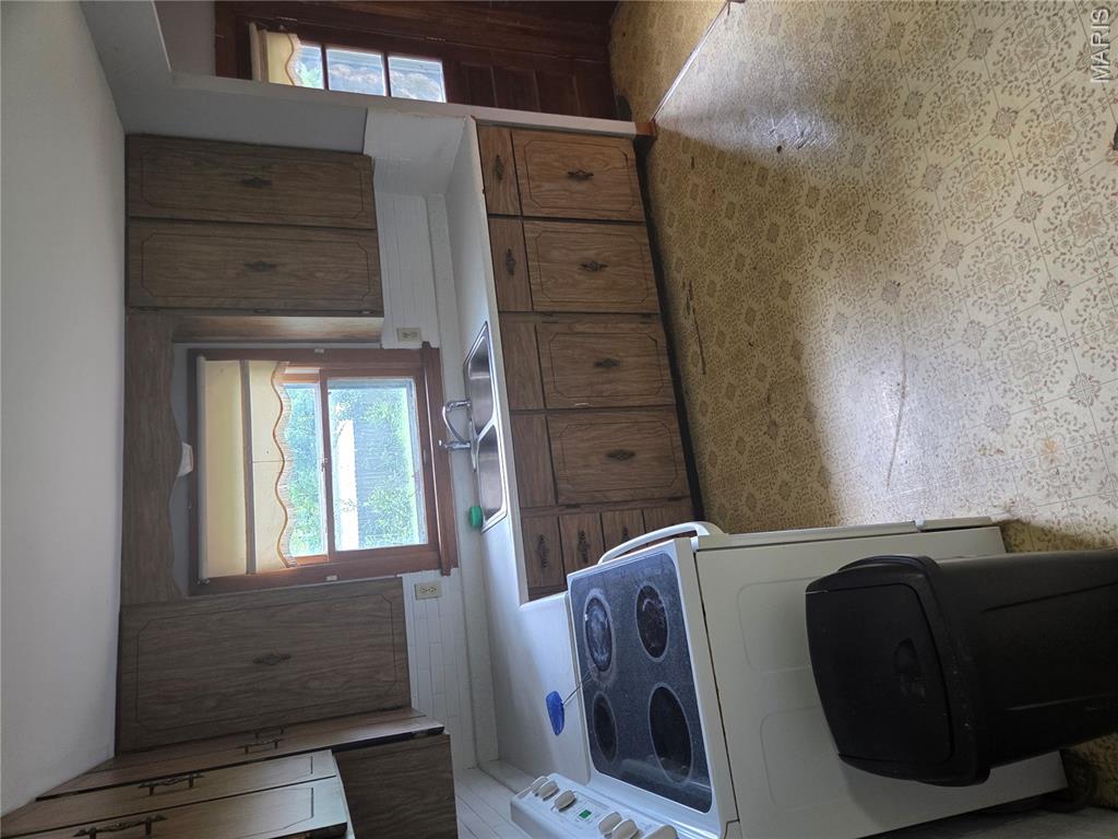 906 Holly Place Property Photo 1