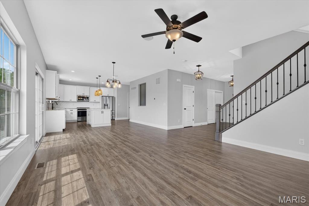 1135 Duxbury Lane Property Photo 8