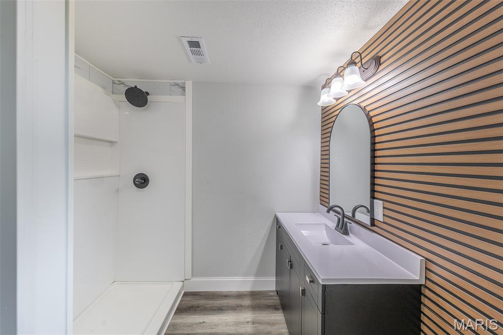 26050538 Property Photo 13