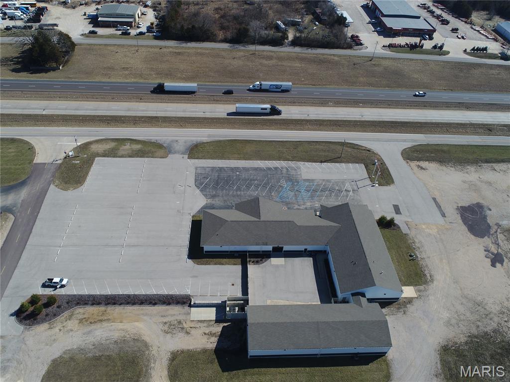 4095 N Service Road Property Photo 1