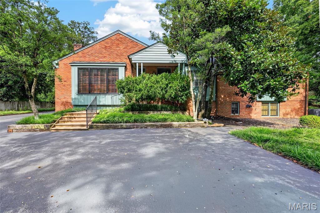 8 Winding Brook Lane