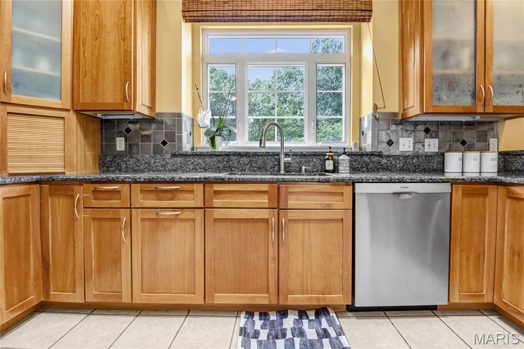 17655 Vintage Oak Drive Property Photo 15