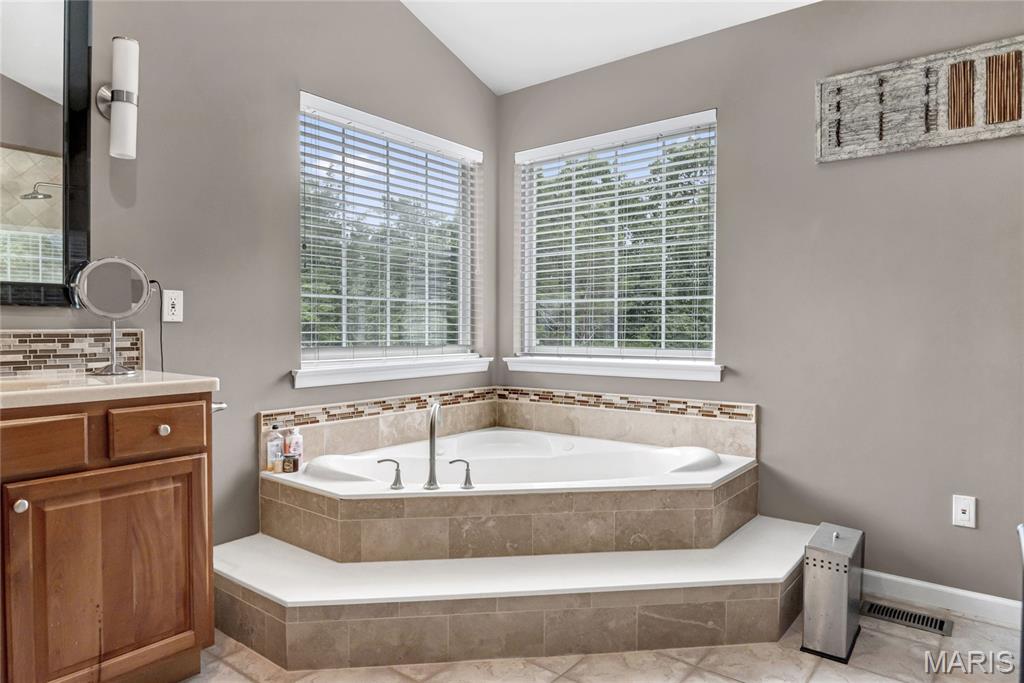 17655 Vintage Oak Drive Property Photo 35