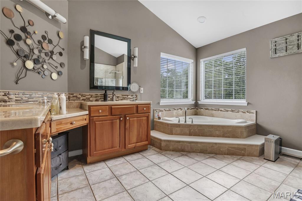 17655 Vintage Oak Drive Property Photo 37