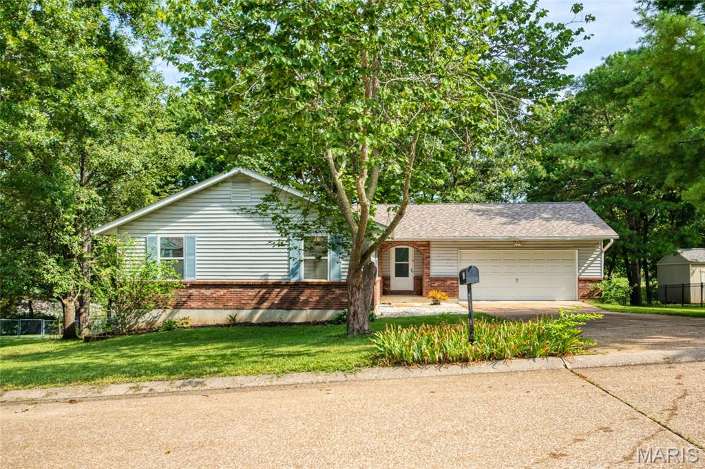 6131 Barrington Oaks Drive Property Photo 1