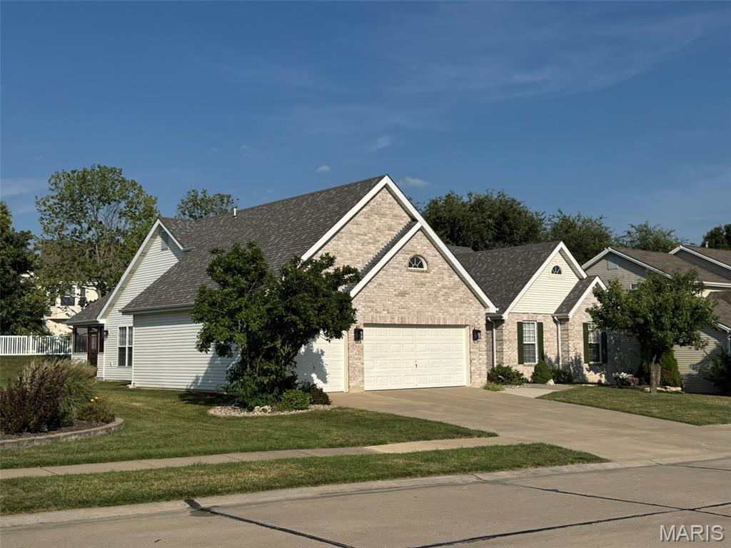 727 Hawk Run Drive Property Photo 2