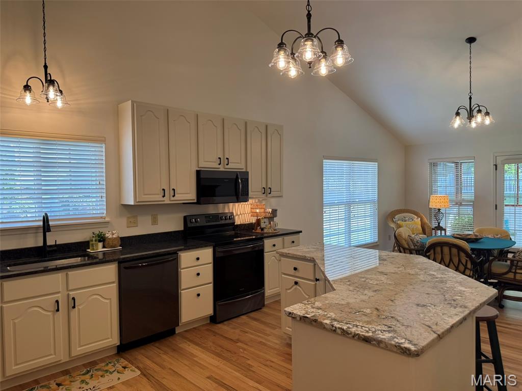 727 Hawk Run Drive Property Photo 16