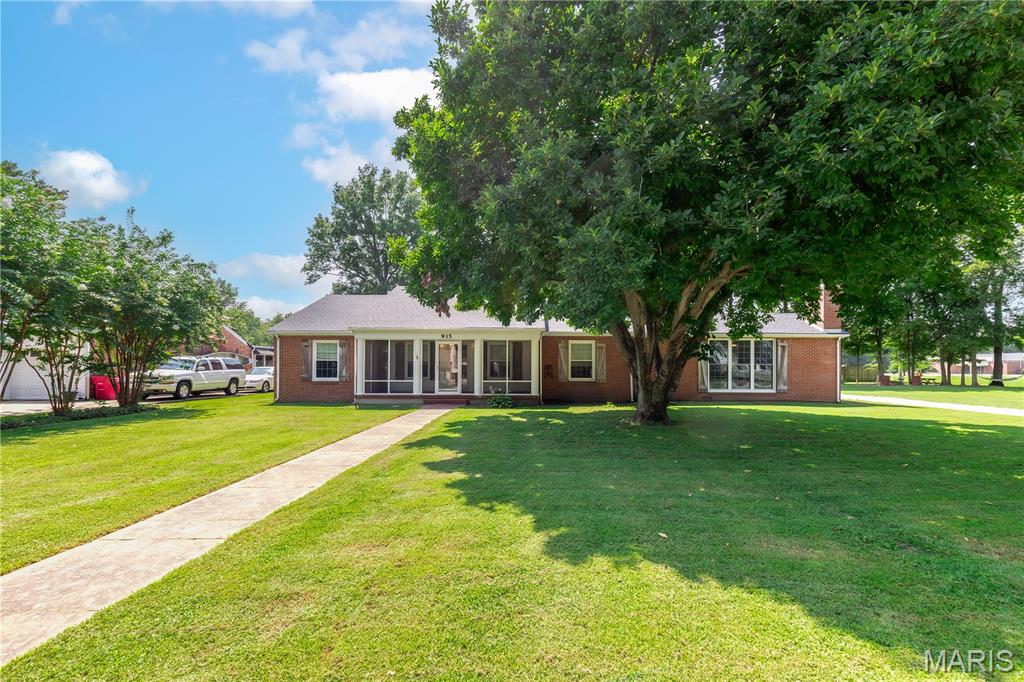 915 Moore Avenue Property Photo 1