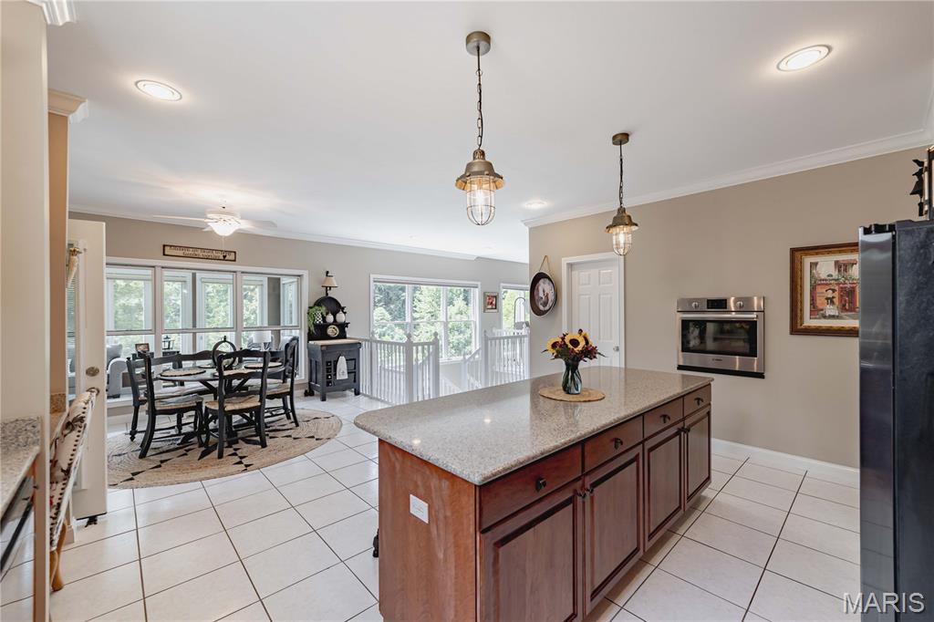 4484 Kingfisher Court Property Photo 5