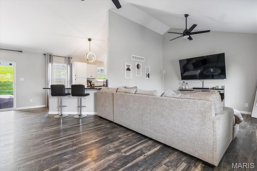 1025 Wrigley Circle Property Photo 4