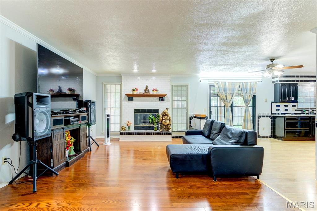 4708 Koglin Court Property Photo 8