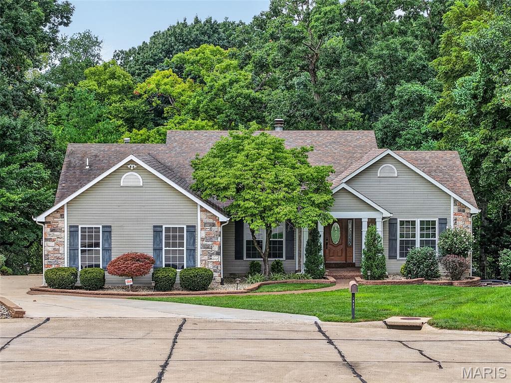 1527 Ridge Hill Court