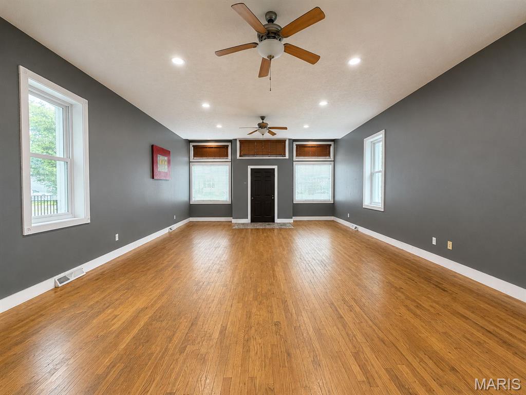 302 S Main Street Property Photo 16