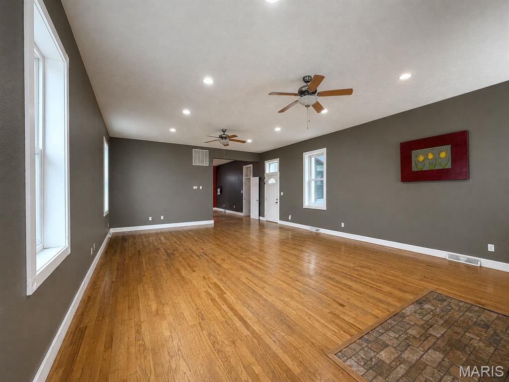 302 S Main Street Property Photo 18