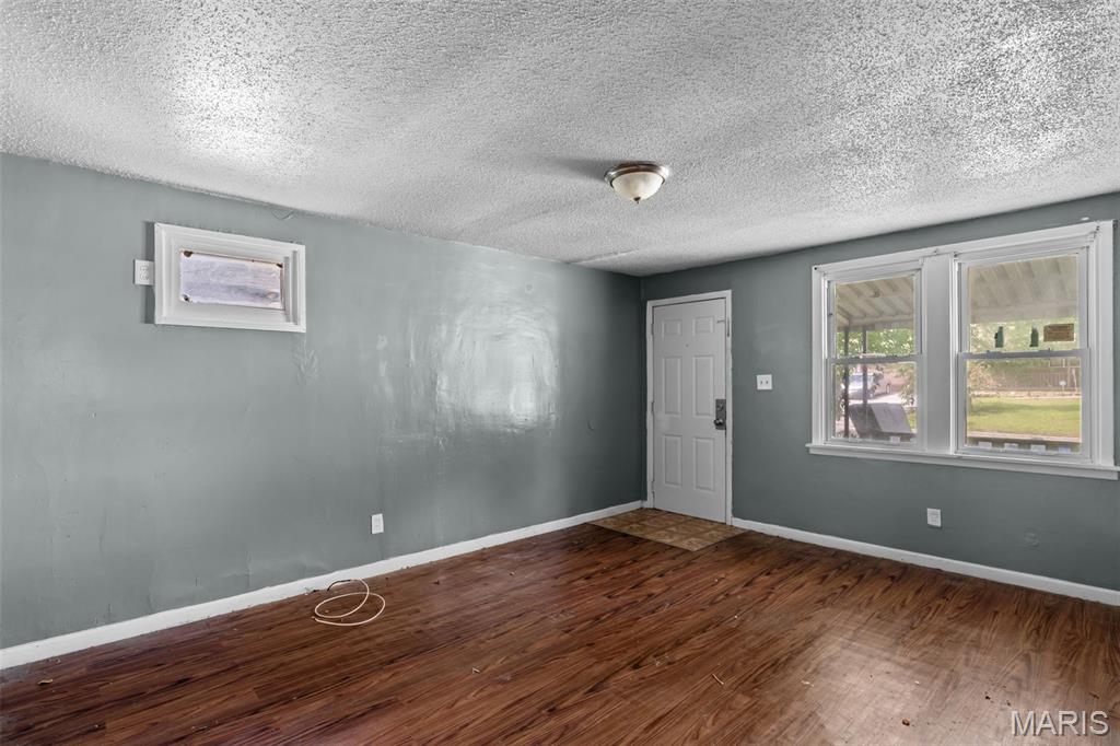 9708 Winkler Drive Property Photo 10