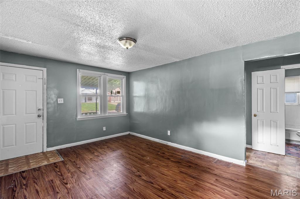 9708 Winkler Drive Property Photo 11