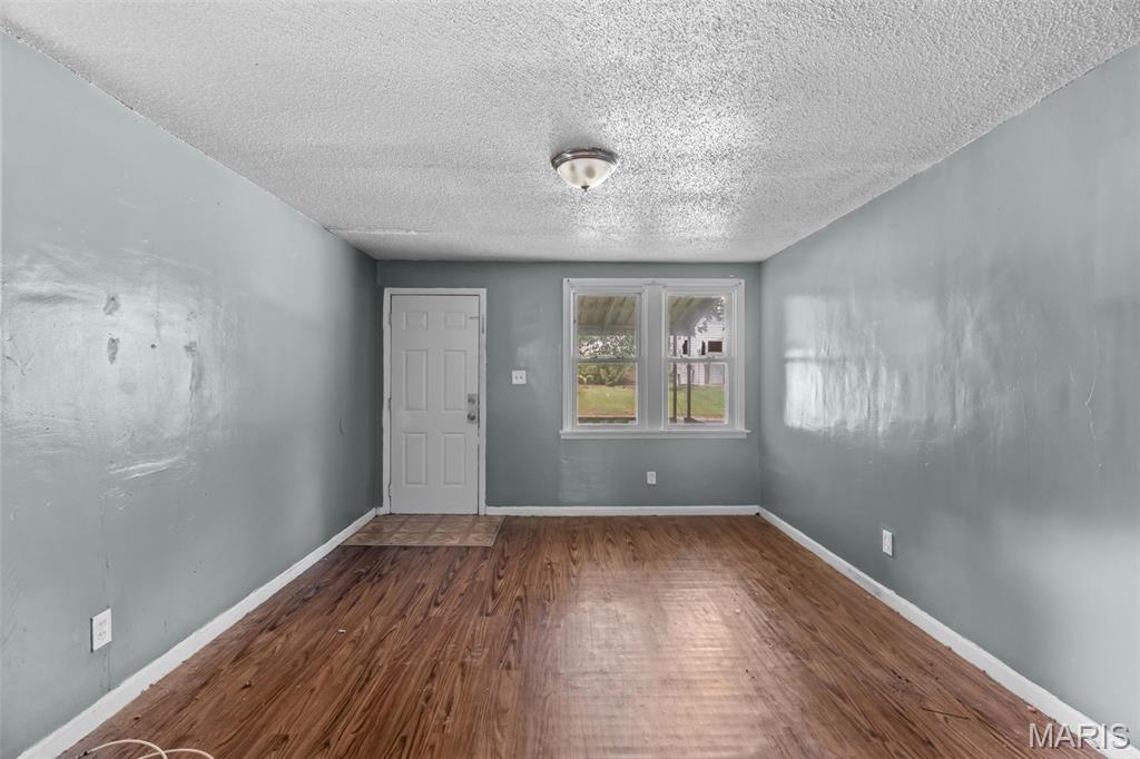 9708 Winkler Drive Property Photo 12