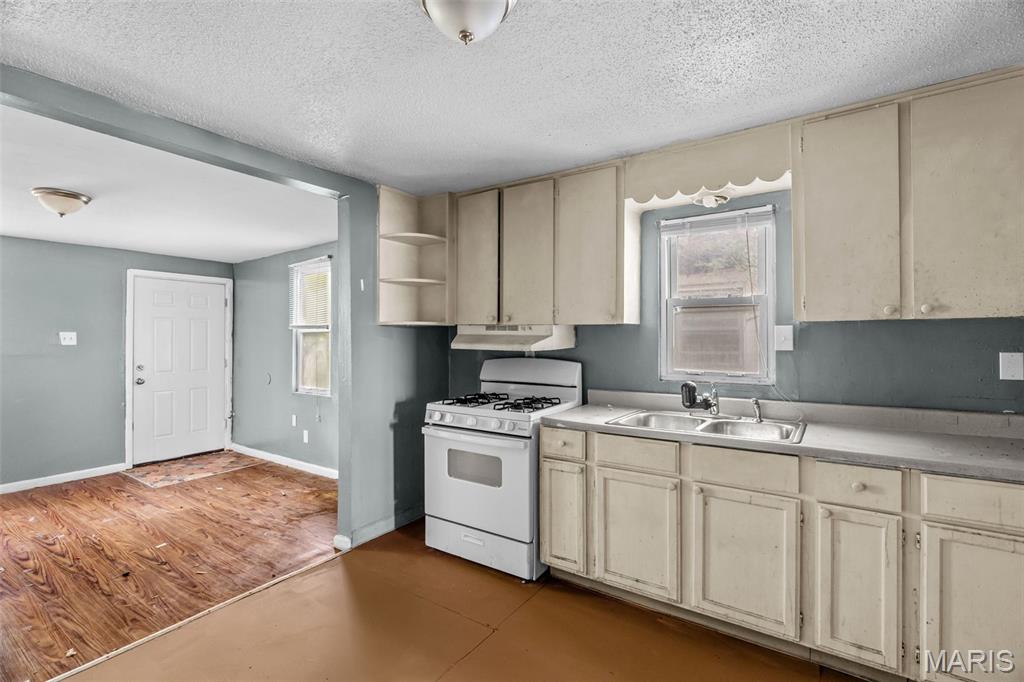 9708 Winkler Drive Property Photo 14
