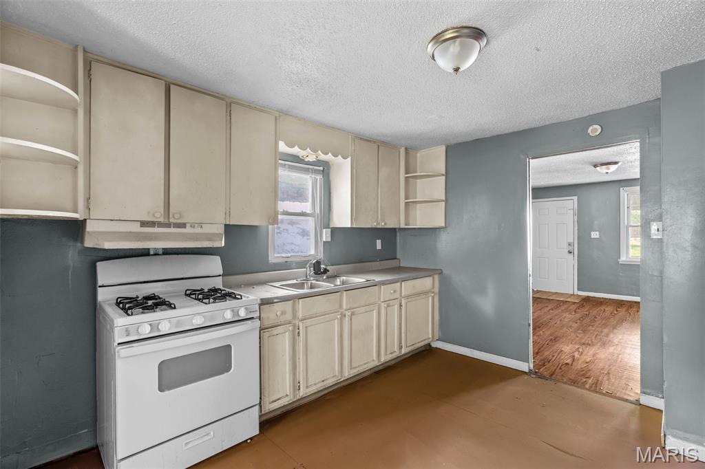 9708 Winkler Drive Property Photo 15