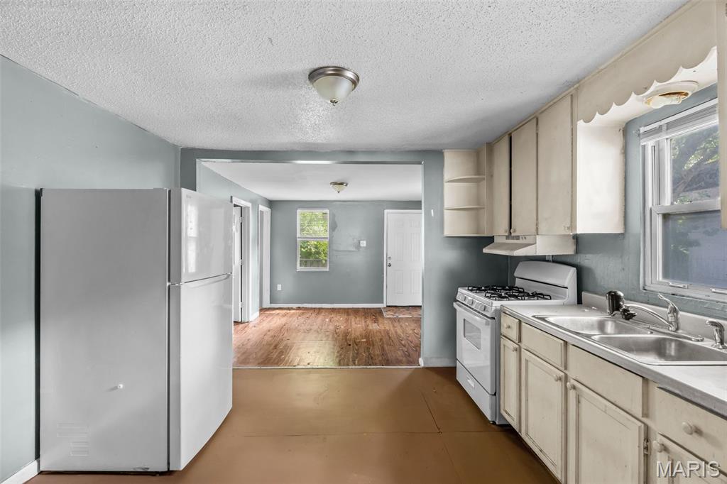 9708 Winkler Drive Property Photo 18