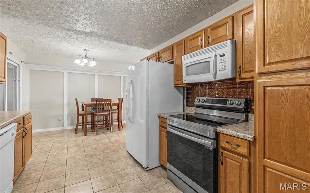 17550 Highway 28 Property Photo 9