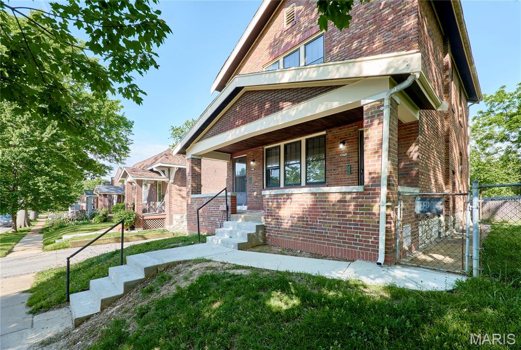 5021 Ray Avenue Property Photo 3