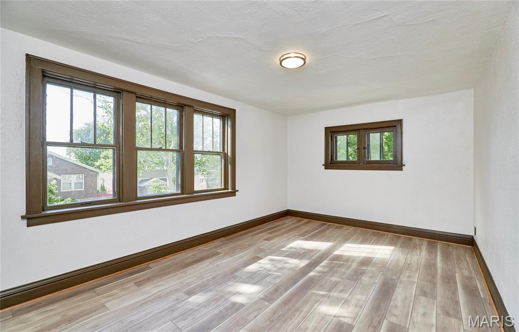 5021 Ray Avenue Property Photo 8