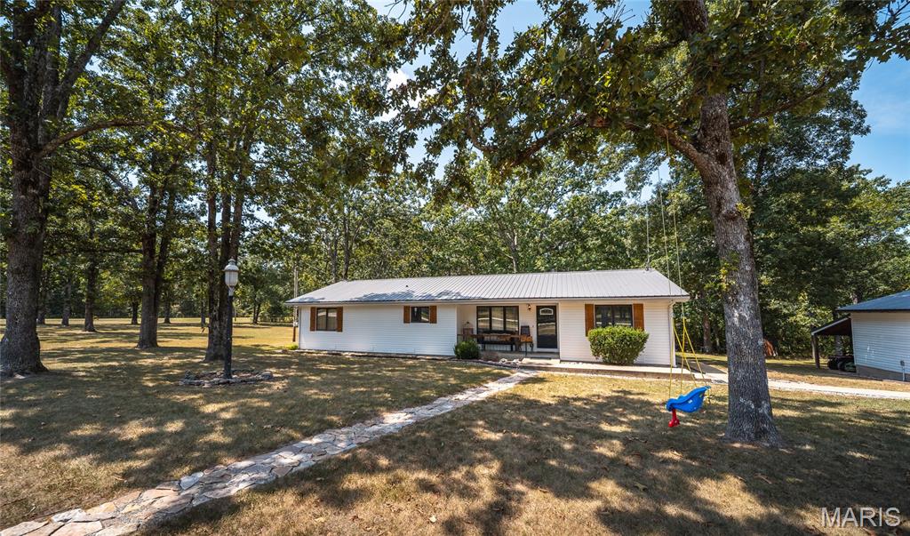 13915 Maple Lane Property Photo 1