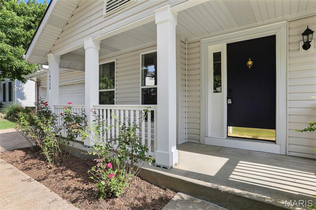 16528 Forest Pine Drive Property Photo 3