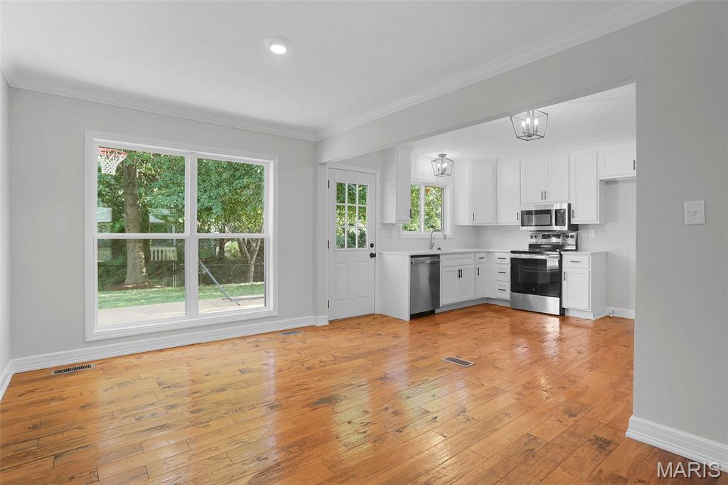16528 Forest Pine Drive Property Photo 10