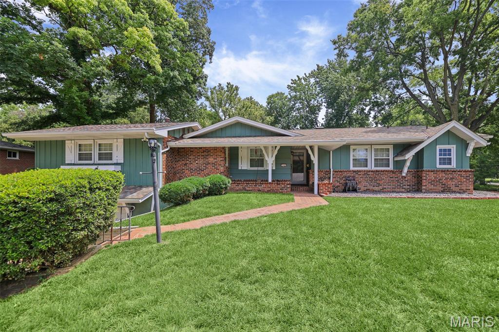 133 Country Club Property Photo 2