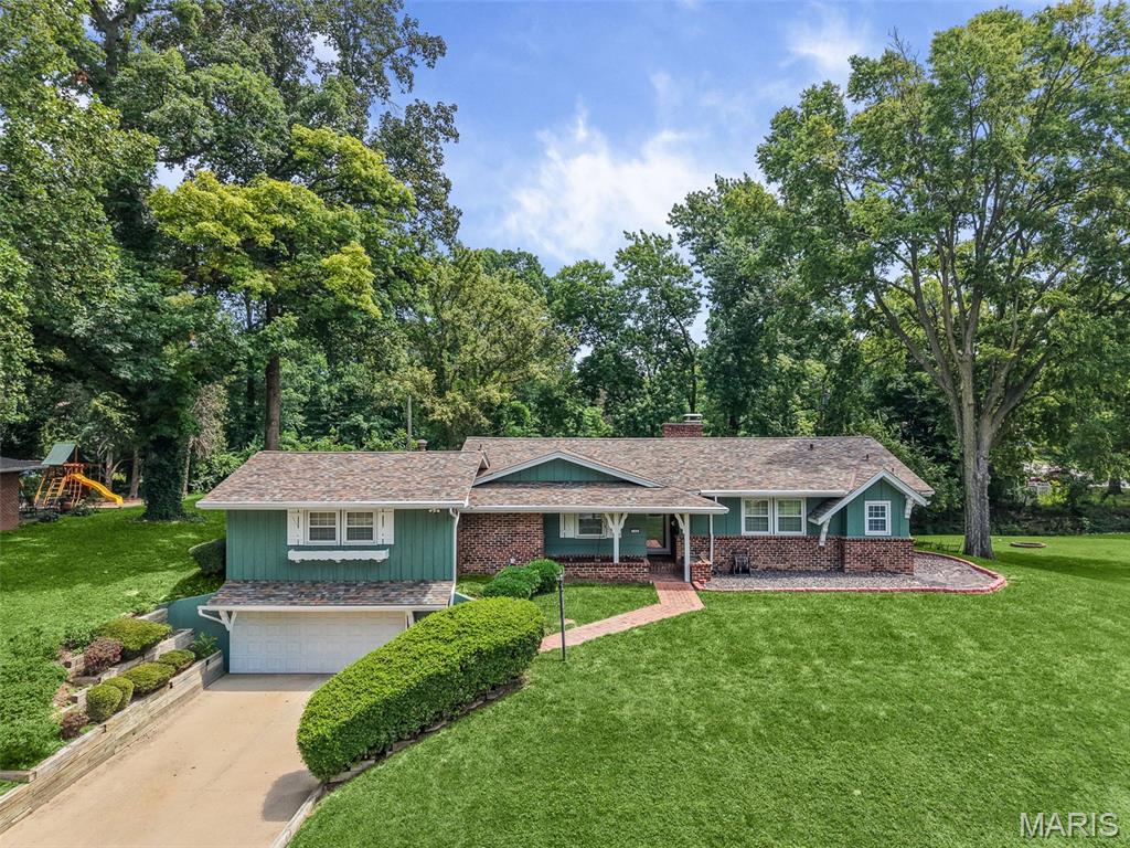 133 Country Club Property Photo 4