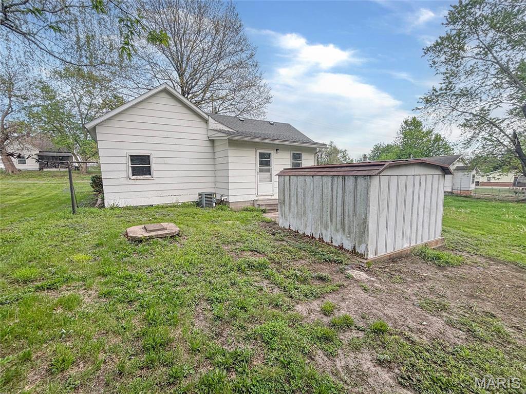 1213 N Elson Street Property Photo 5