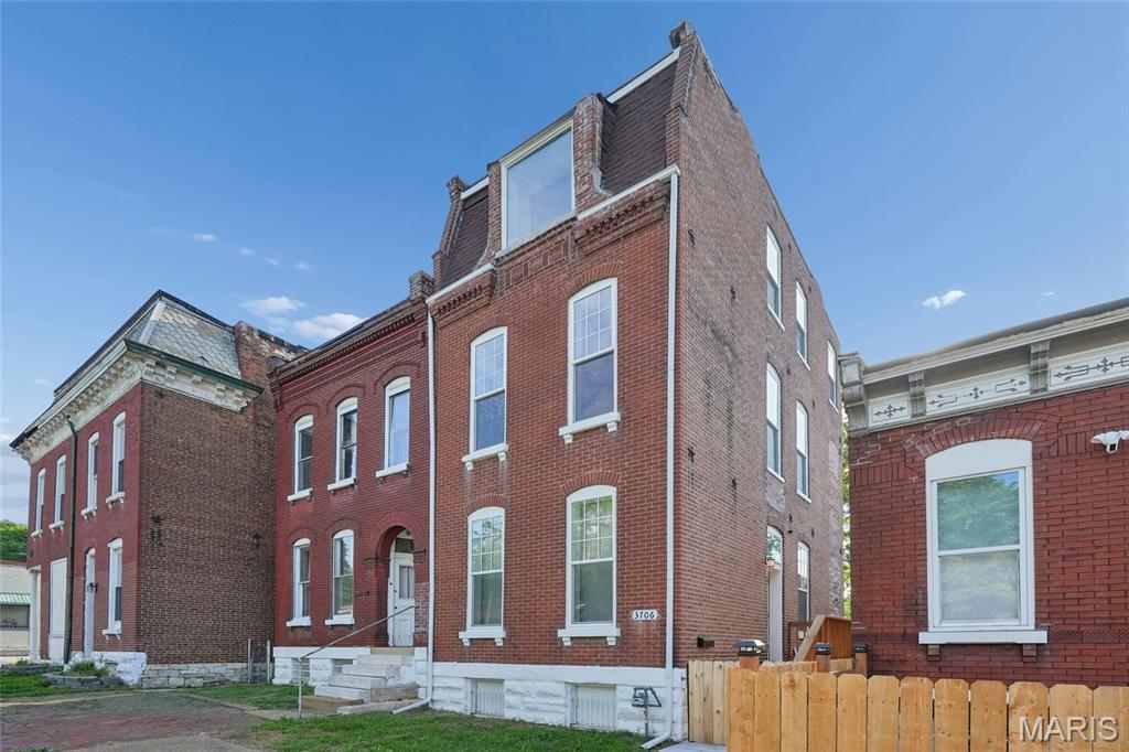 3706 Iowa Avenue Property Photo 1