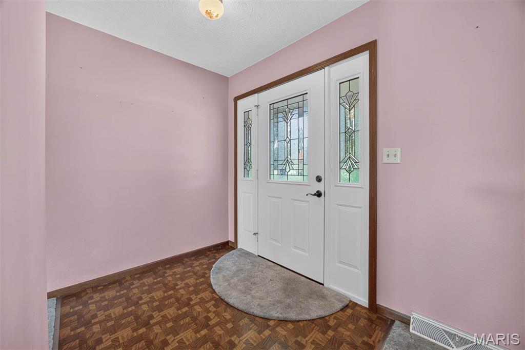 1412 Pinewood Lane Property Photo 5