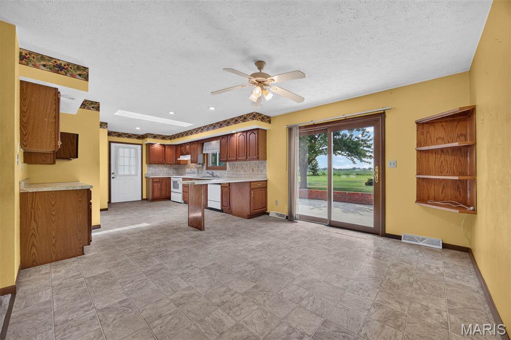 1412 Pinewood Lane Property Photo 9