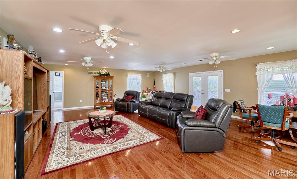 55 Lakeview Circle Property Photo 6