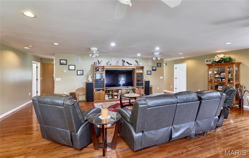 55 Lakeview Circle Property Photo 7