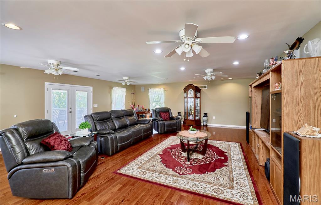 55 Lakeview Circle Property Photo 8