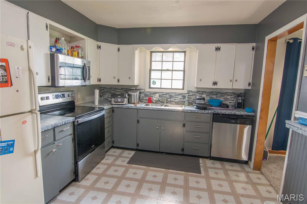 709 Pine View Street Property Photo 5