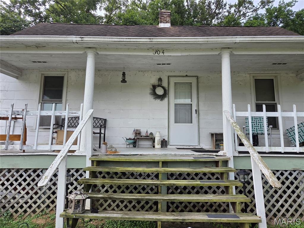 304 Railroad Street Property Photo 2