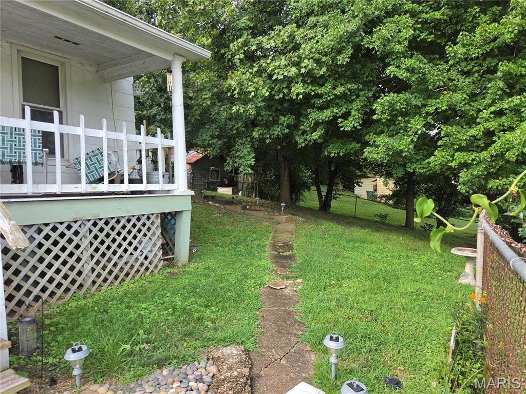 304 Railroad Street Property Photo 4