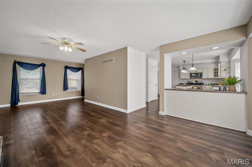 120 Bromley Court Property Photo 4