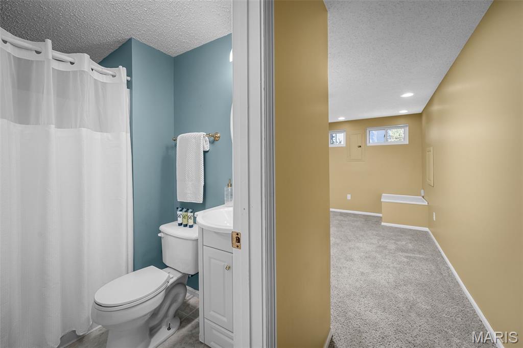 120 Bromley Court Property Photo 32