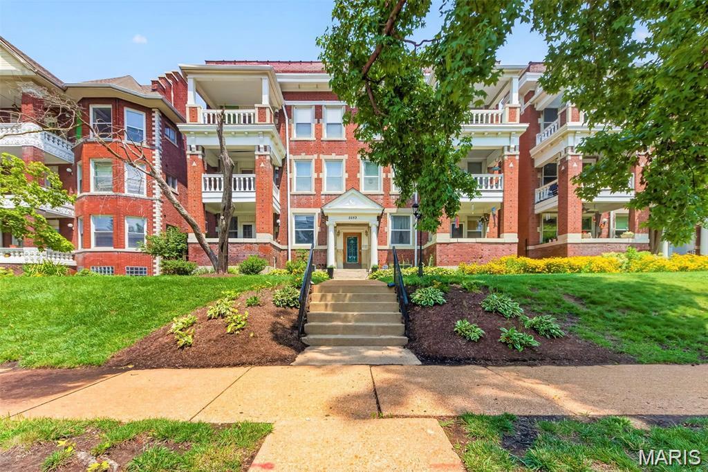 5553 Waterman Boulevard 3e Property Photo 1
