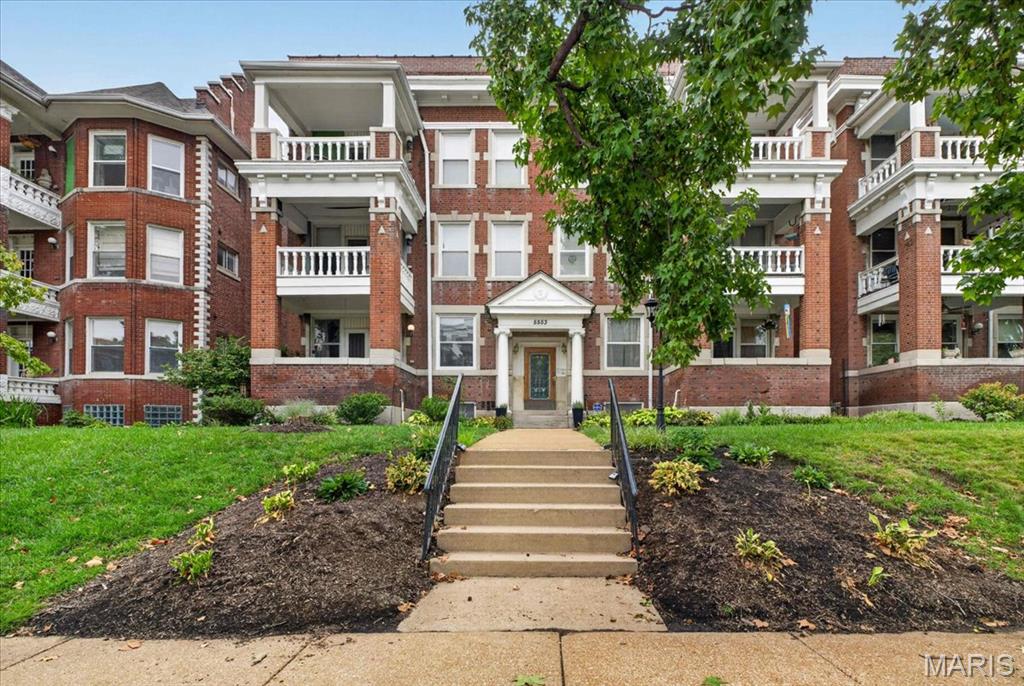 5553 Waterman Boulevard 3E