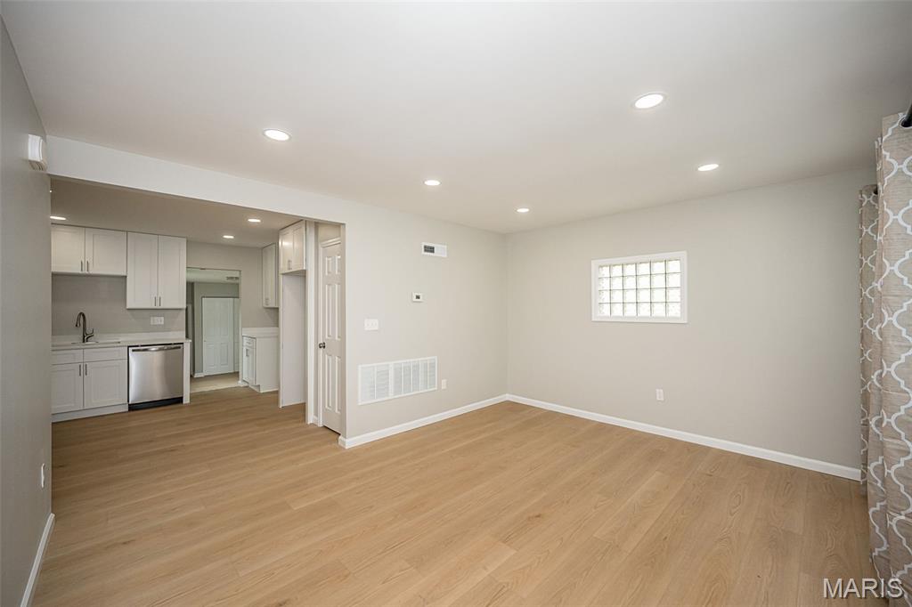 7706 Genesta Street Property Photo 4