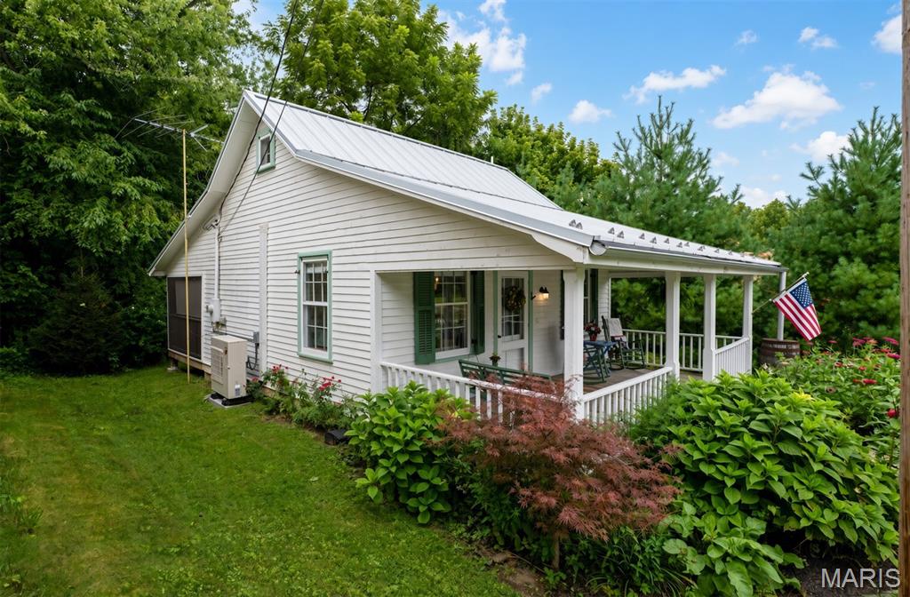 215 Jackson Street Property Photo 8