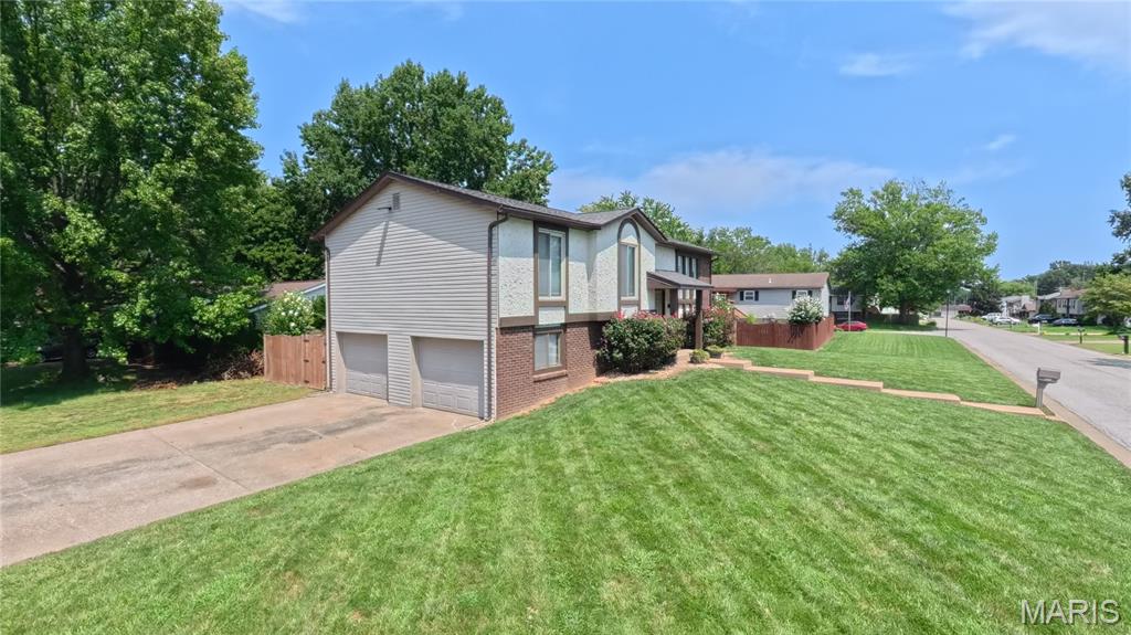 2111 Tampico Drive Property Photo 2